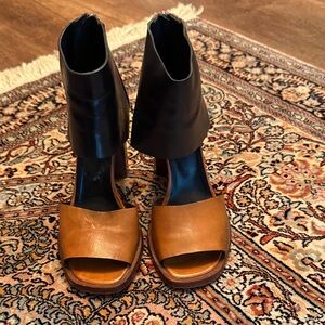 Strategia Black, Brown and Gold Open Toe Leather 3 1/2” Heels (size 37)